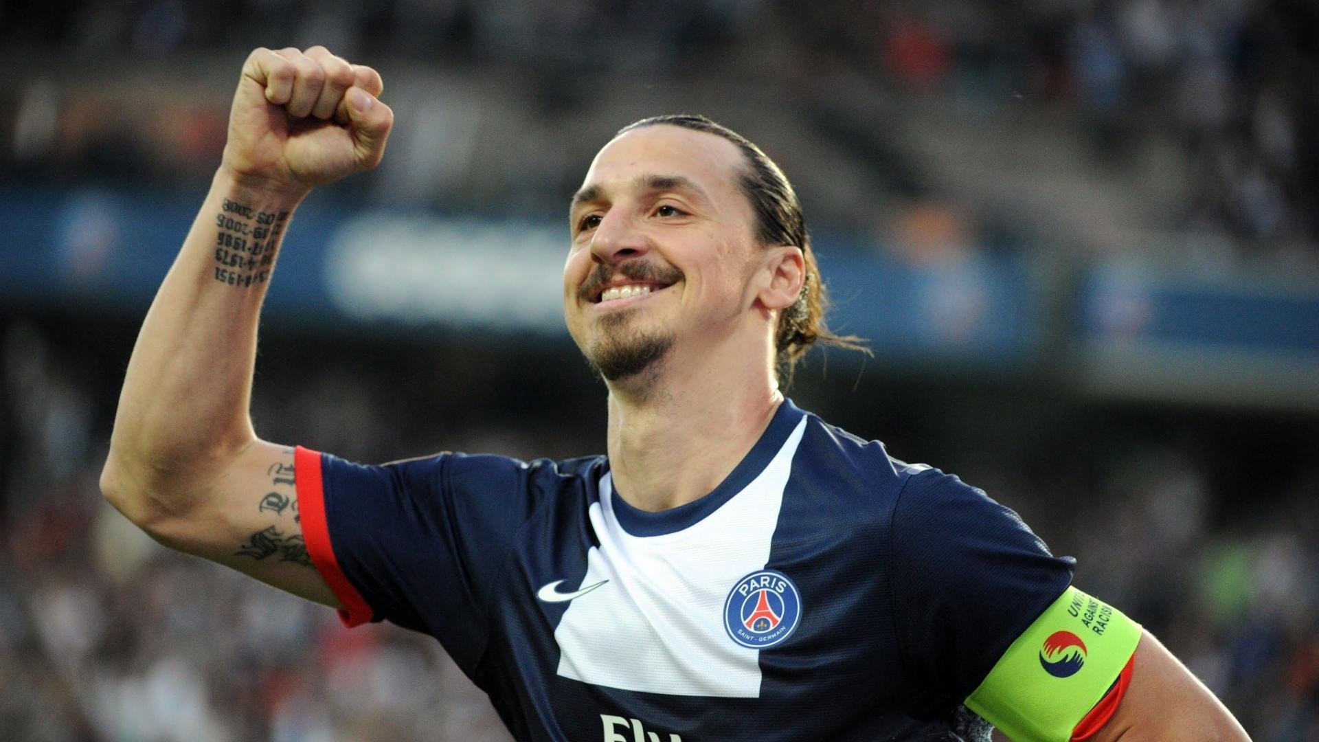 从巴萨边缘到金球巨星，登贝莱迎来职业巅峰，登贝莱亮相巴萨颠球